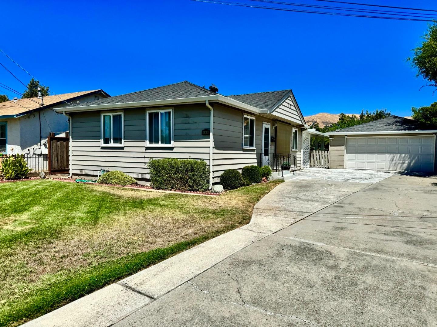 Detail Gallery Image 1 of 1 For 196 Laumer Ave, San Jose,  CA 95127 - 3 Beds | 1/1 Baths