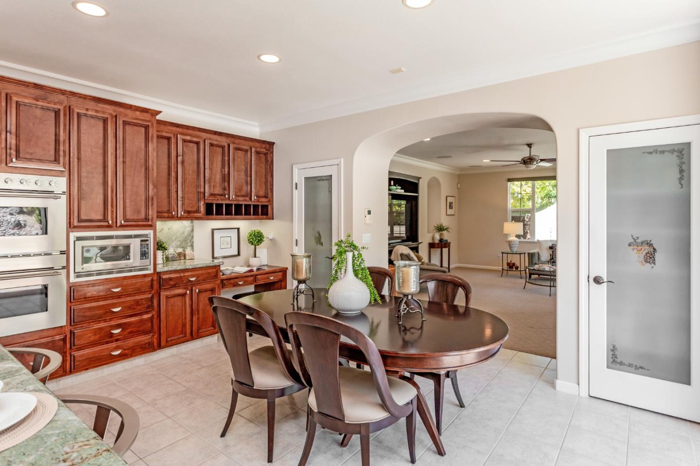 Detail Gallery Image 14 of 48 For 6001 Winged Foot Dr, Gilroy,  CA 95020 - 5 Beds | 3/1 Baths