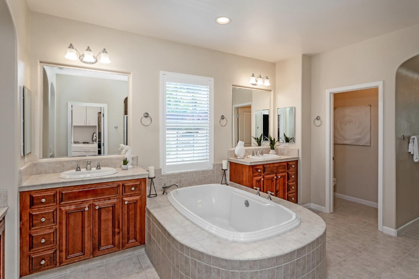 Detail Gallery Image 28 of 48 For 6001 Winged Foot Dr, Gilroy,  CA 95020 - 5 Beds | 3/1 Baths