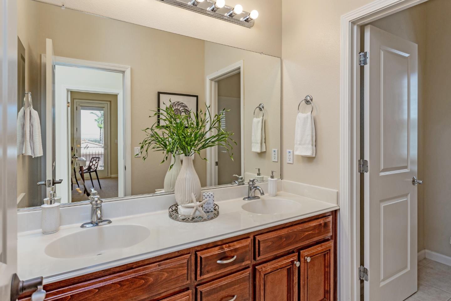 Detail Gallery Image 34 of 48 For 6001 Winged Foot Dr, Gilroy,  CA 95020 - 5 Beds | 3/1 Baths