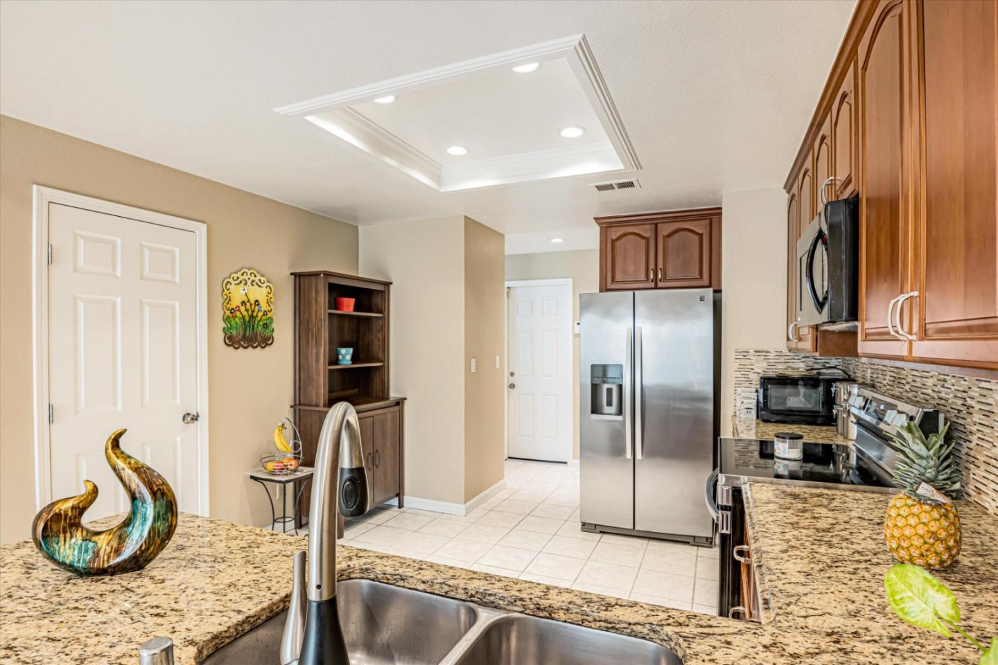 Detail Gallery Image 11 of 33 For 4644 Creekwood Dr, Fremont,  CA 94555 - 4 Beds | 2/1 Baths