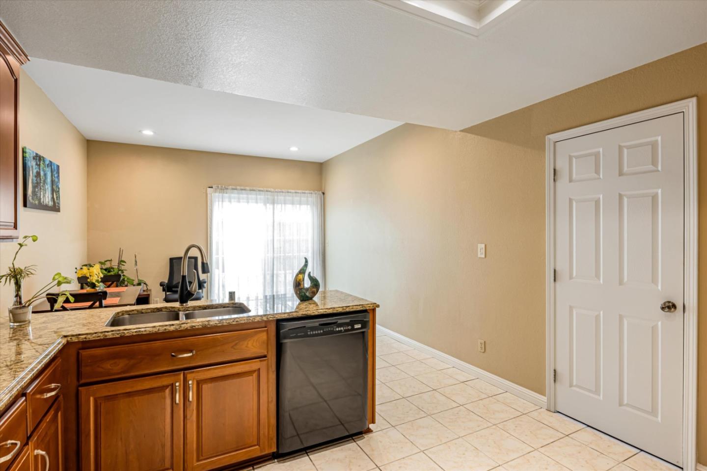 Detail Gallery Image 12 of 33 For 4644 Creekwood Dr, Fremont,  CA 94555 - 4 Beds | 2/1 Baths