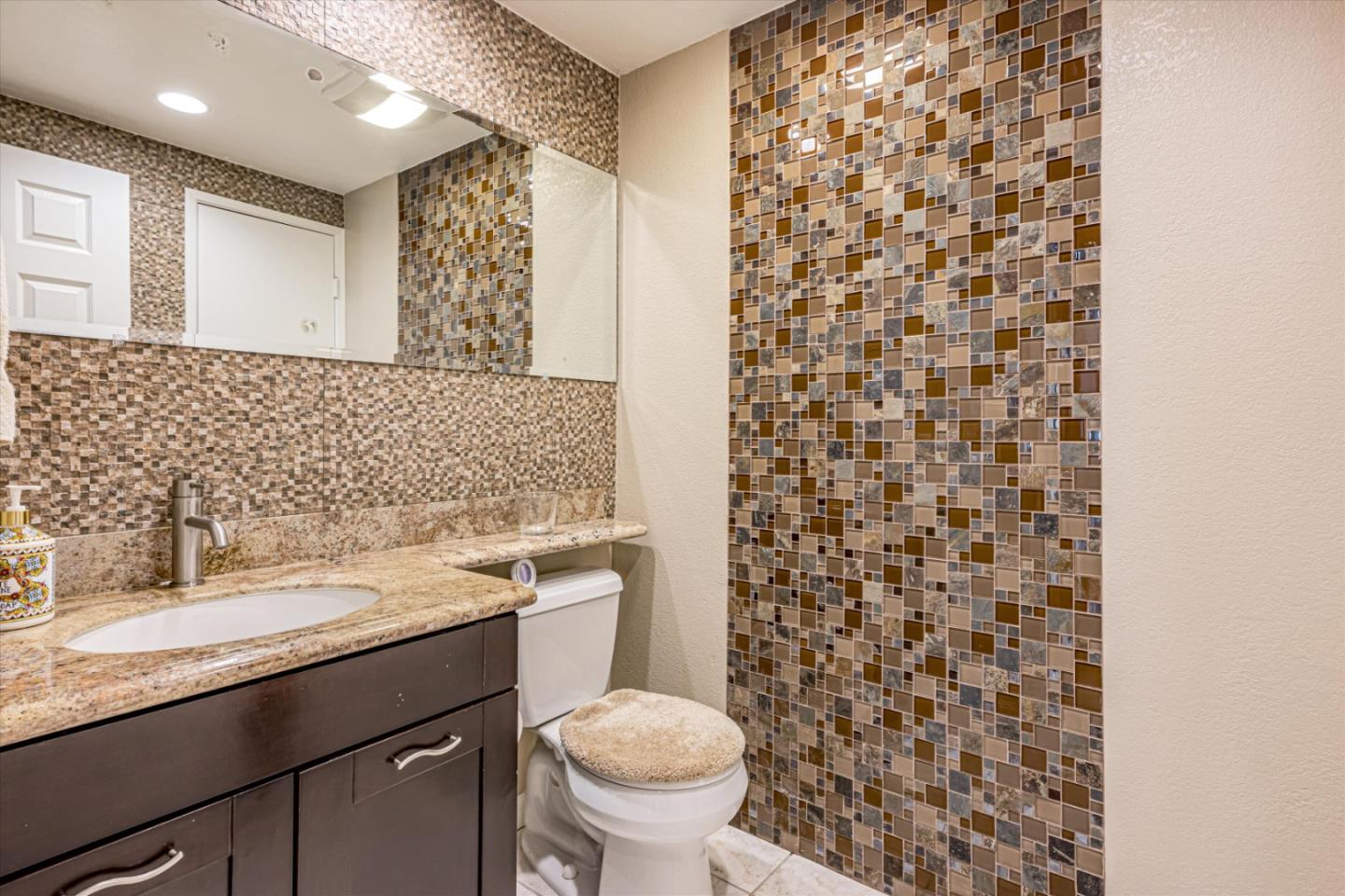 Detail Gallery Image 15 of 33 For 4644 Creekwood Dr, Fremont,  CA 94555 - 4 Beds | 2/1 Baths