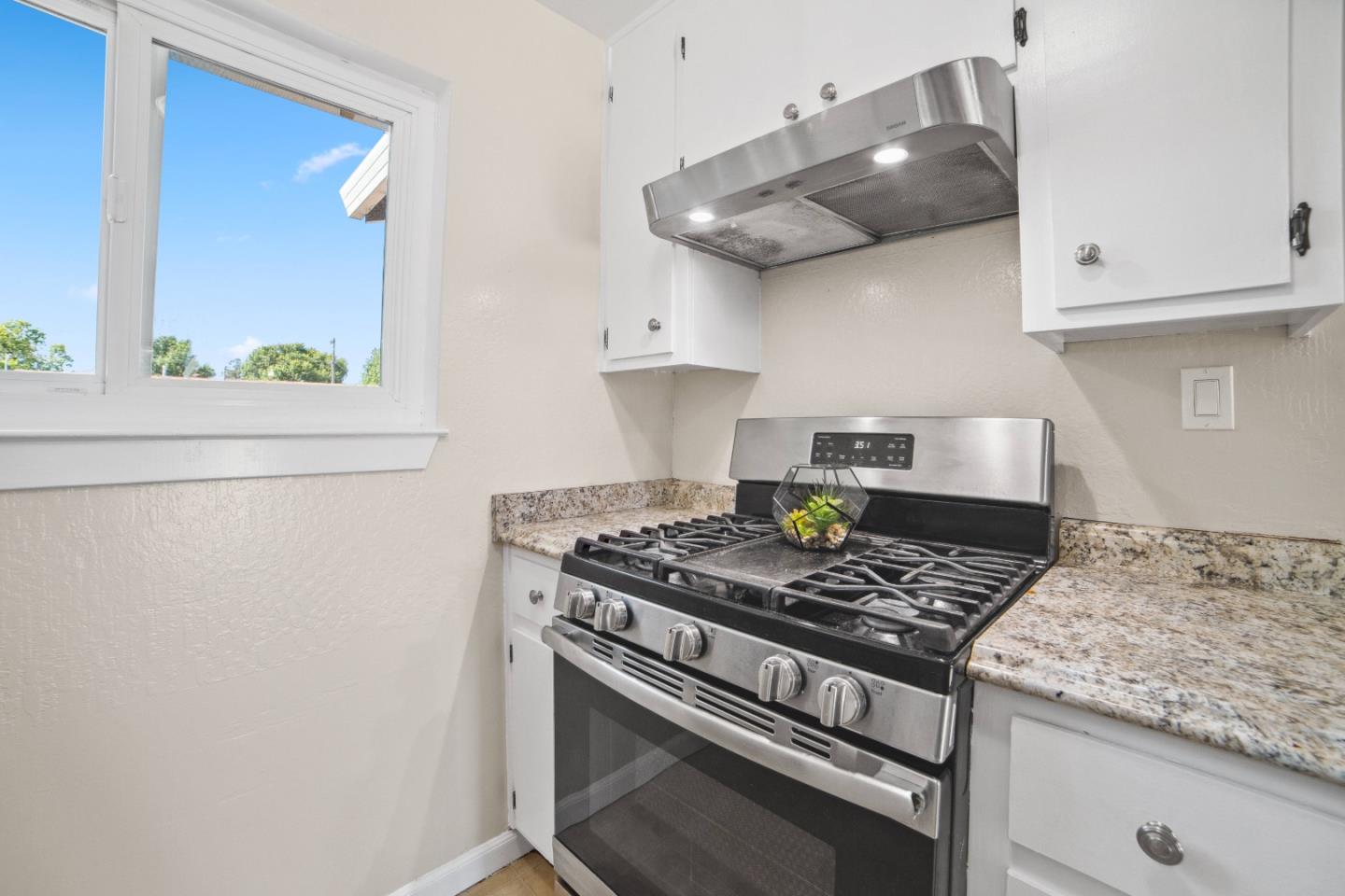 Detail Gallery Image 11 of 33 For 258 Autrey St, Milpitas,  CA 95035 - 3 Beds | 2 Baths