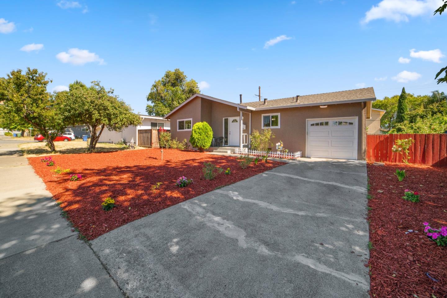 Detail Gallery Image 2 of 33 For 258 Autrey St, Milpitas,  CA 95035 - 3 Beds | 2 Baths