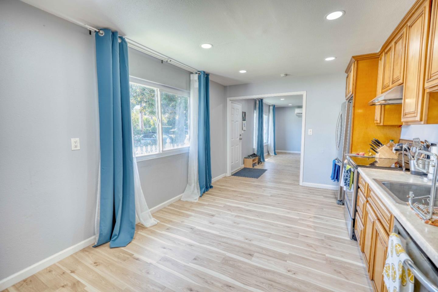 Detail Gallery Image 6 of 49 For 101 Garden St, East Palo Alto,  CA 94303 - 4 Beds | 1 Baths