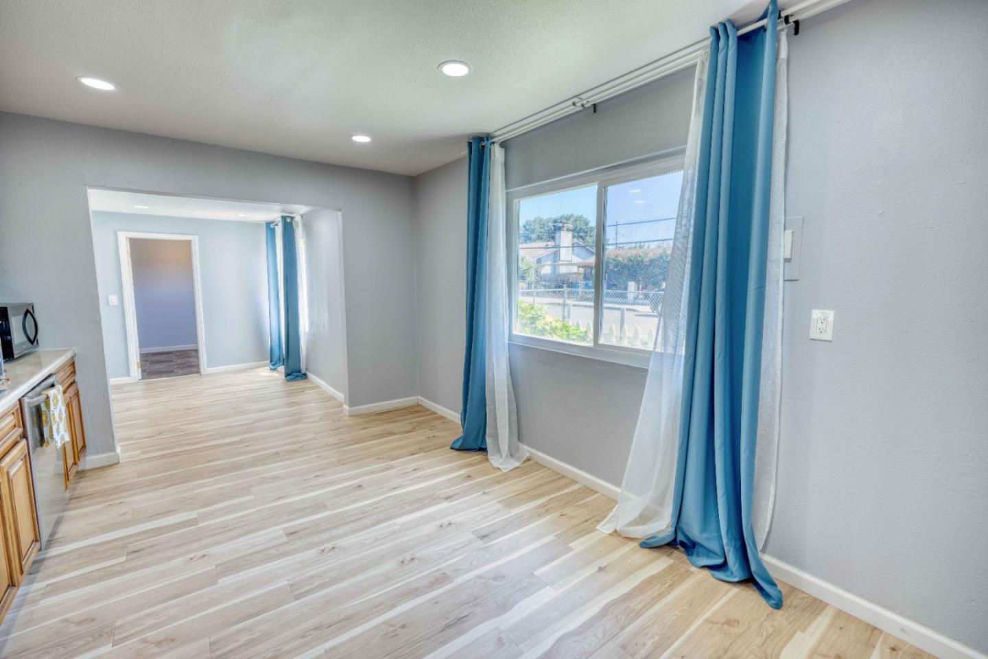 Detail Gallery Image 7 of 49 For 101 Garden St, East Palo Alto,  CA 94303 - 4 Beds | 1 Baths