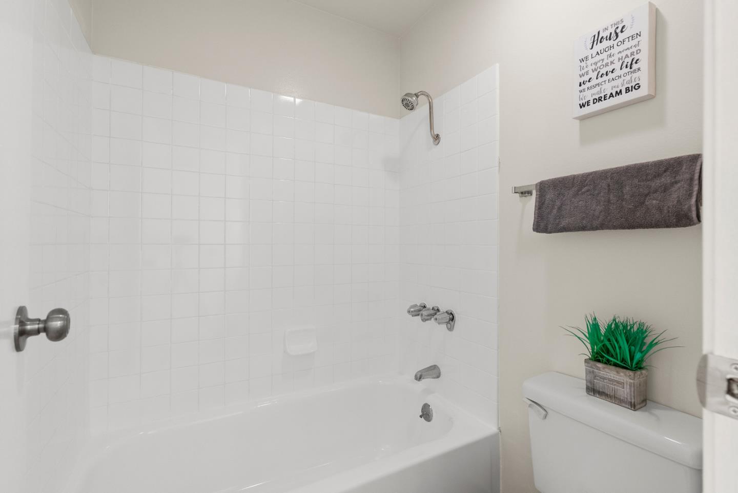 Detail Gallery Image 17 of 22 For 818 N Delaware St #402,  San Mateo,  CA 94401 - 2 Beds | 1 Baths