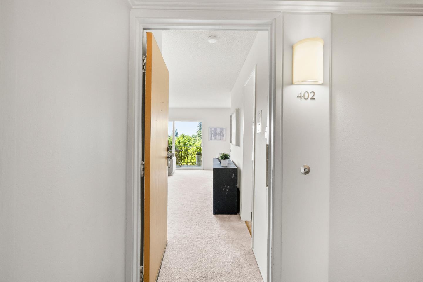 Detail Gallery Image 3 of 22 For 818 N Delaware St #402,  San Mateo,  CA 94401 - 2 Beds | 1 Baths