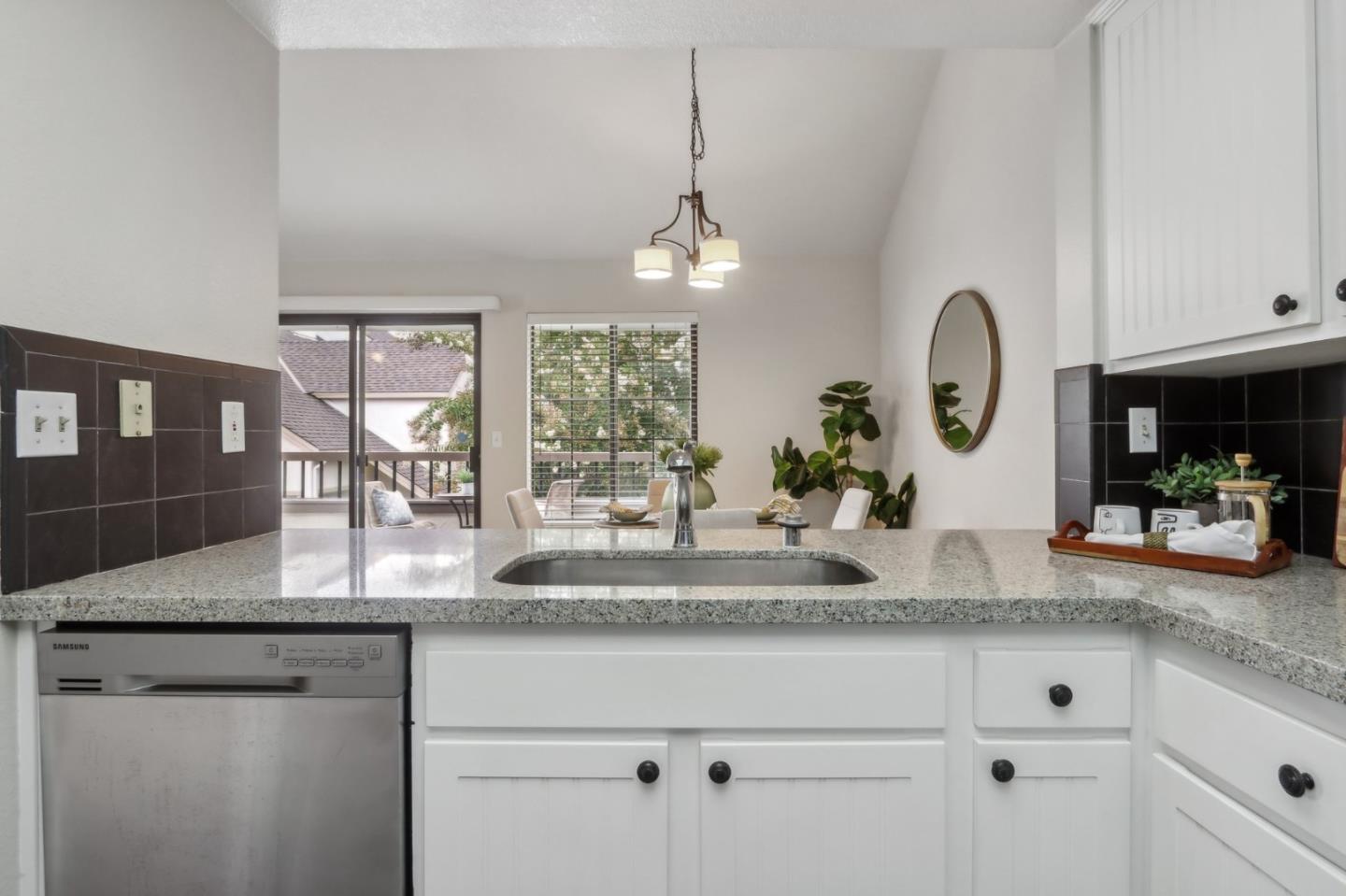 Detail Gallery Image 11 of 33 For 1959 Foxhall Loop, San Jose,  CA 95125 - 2 Beds | 2 Baths