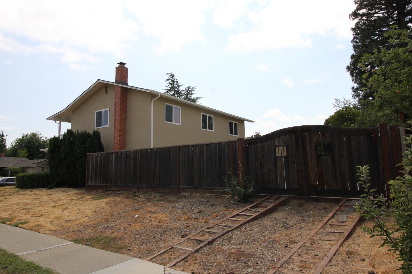 Detail Gallery Image 6 of 33 For 19601 Ladera Ct, Saratoga,  CA 95070 - 4 Beds | 3/1 Baths