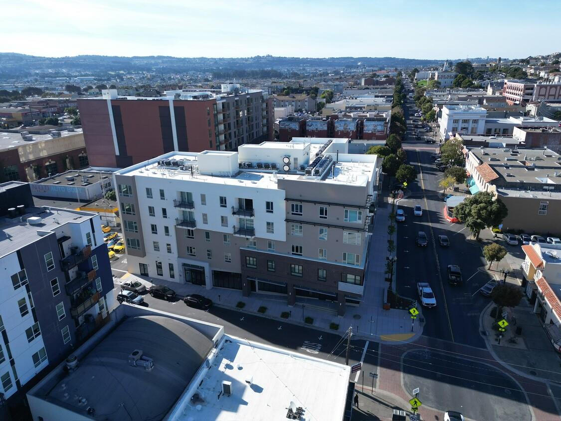 201 Grand Avenue, South San Francisco, California 94080, ,Commercial Lease,For Rent,201 Grand Avenue,ML81976580