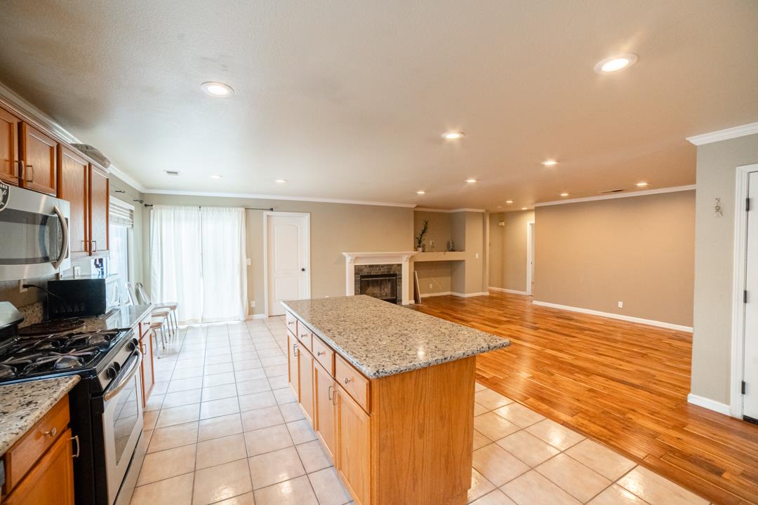 Detail Gallery Image 2 of 23 For 2351 Driftwood Ct, Hollister,  CA 95023 - 4 Beds | 2 Baths