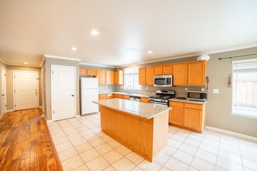 2351 Driftwood Court, Hollister, California 95023, 4 Bedrooms Bedrooms, ,2 BathroomsBathrooms,Residential,For Sale,2351 Driftwood Court,ML81976599