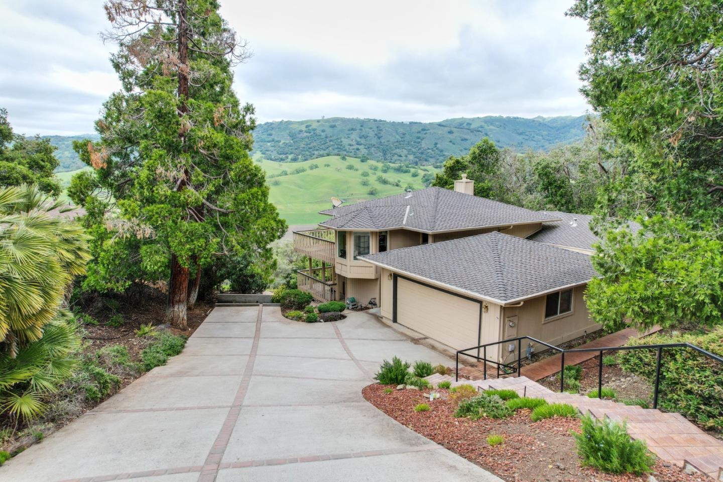 Detail Gallery Image 1 of 38 For 17600 Holiday Dr, Morgan Hill,  CA 95037 - 4 Beds | 2/1 Baths