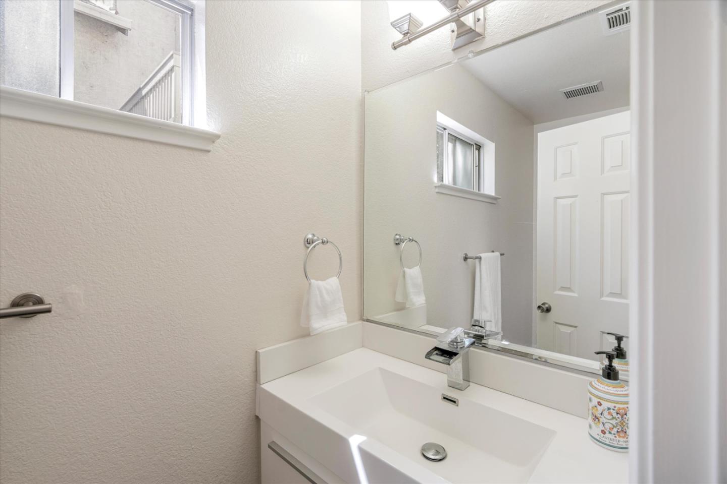 Detail Gallery Image 12 of 32 For 1071 Summerain Ct, San Jose,  CA 95122 - 2 Beds | 2/1 Baths