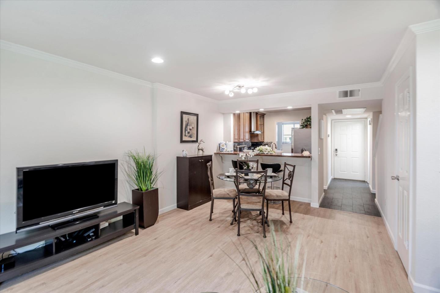 Detail Gallery Image 6 of 32 For 1071 Summerain Ct, San Jose,  CA 95122 - 2 Beds | 2/1 Baths