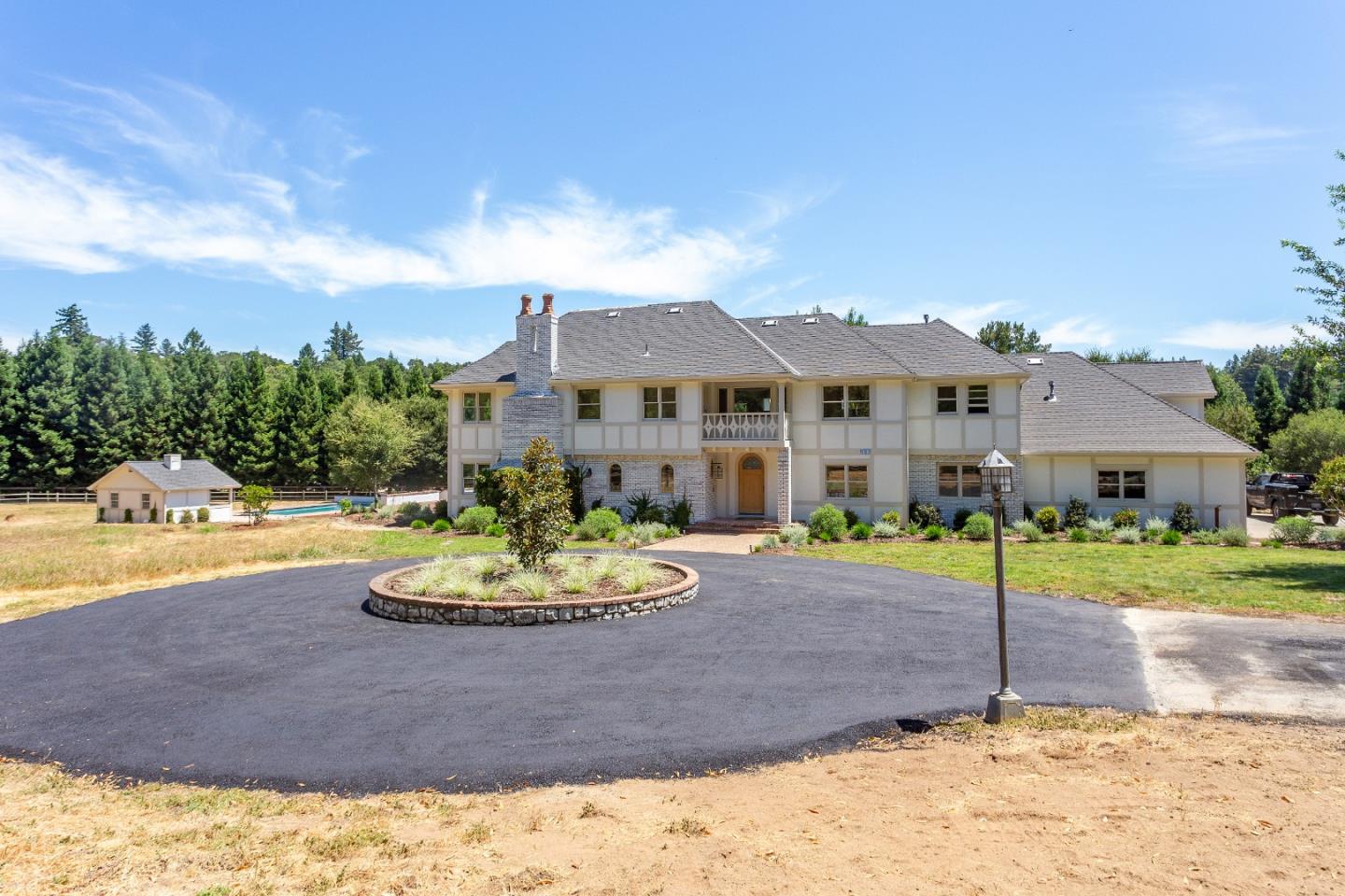 Detail Gallery Image 2 of 35 For 4175 Woodside Rd, Woodside,  CA 94062 - 5 Beds | 4/1 Baths