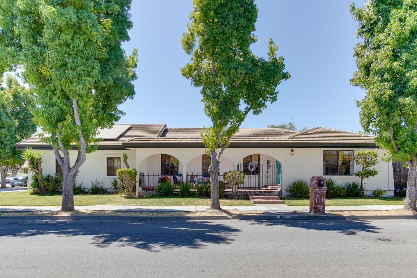 Detail Gallery Image 1 of 81 For 1850 Highland Dr, Hollister,  CA 95023 - 4 Beds | 3 Baths