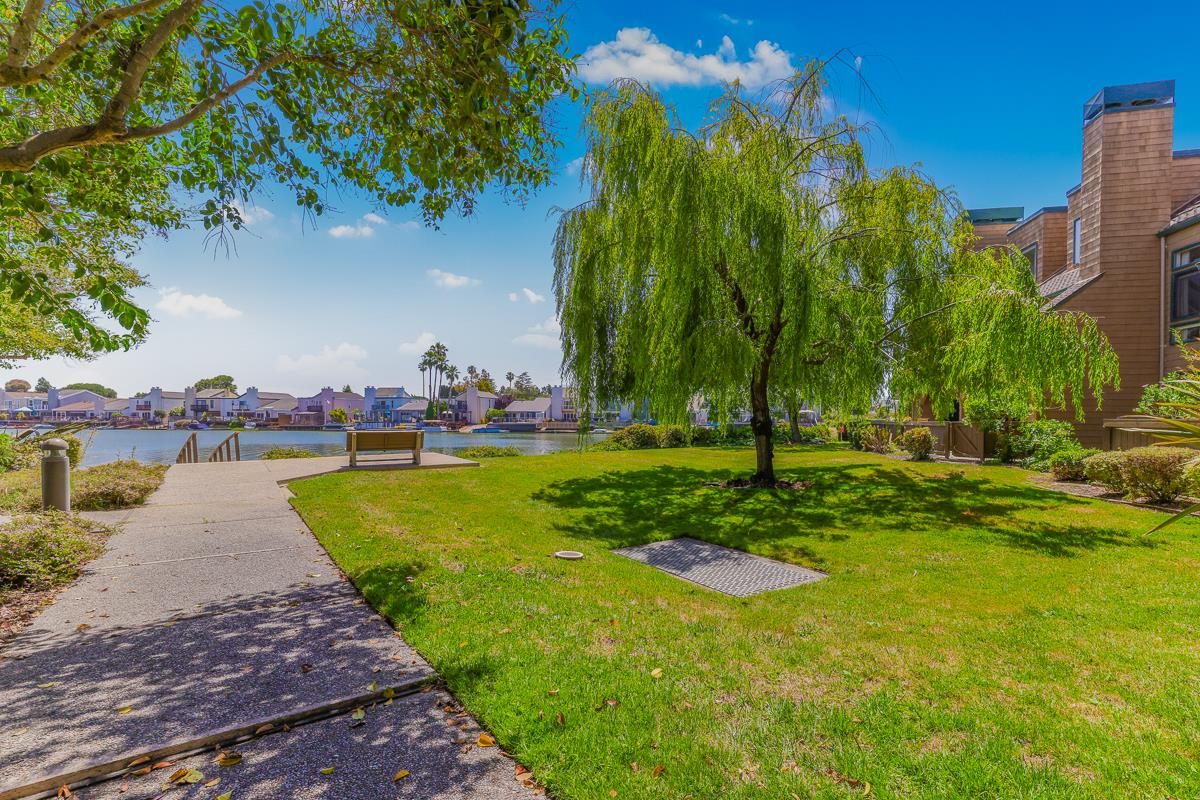 Detail Gallery Image 1 of 1 For 57 Pelican Ln, Redwood City,  CA 94065 - 1 Beds | 1 Baths