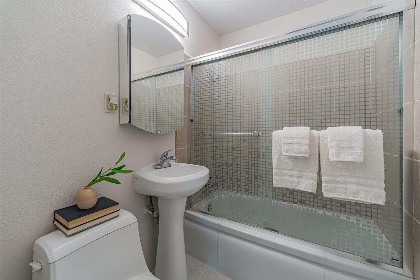 Detail Gallery Image 10 of 11 For 1925 Shoreview Ave, San Mateo,  CA 94401 - 3 Beds | 2 Baths