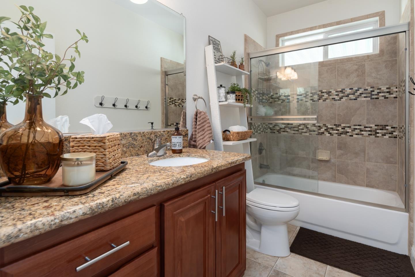 Detail Gallery Image 11 of 16 For 275 Burnett Ave #27,  Morgan Hill,  CA 95037 - 3 Beds | 2 Baths