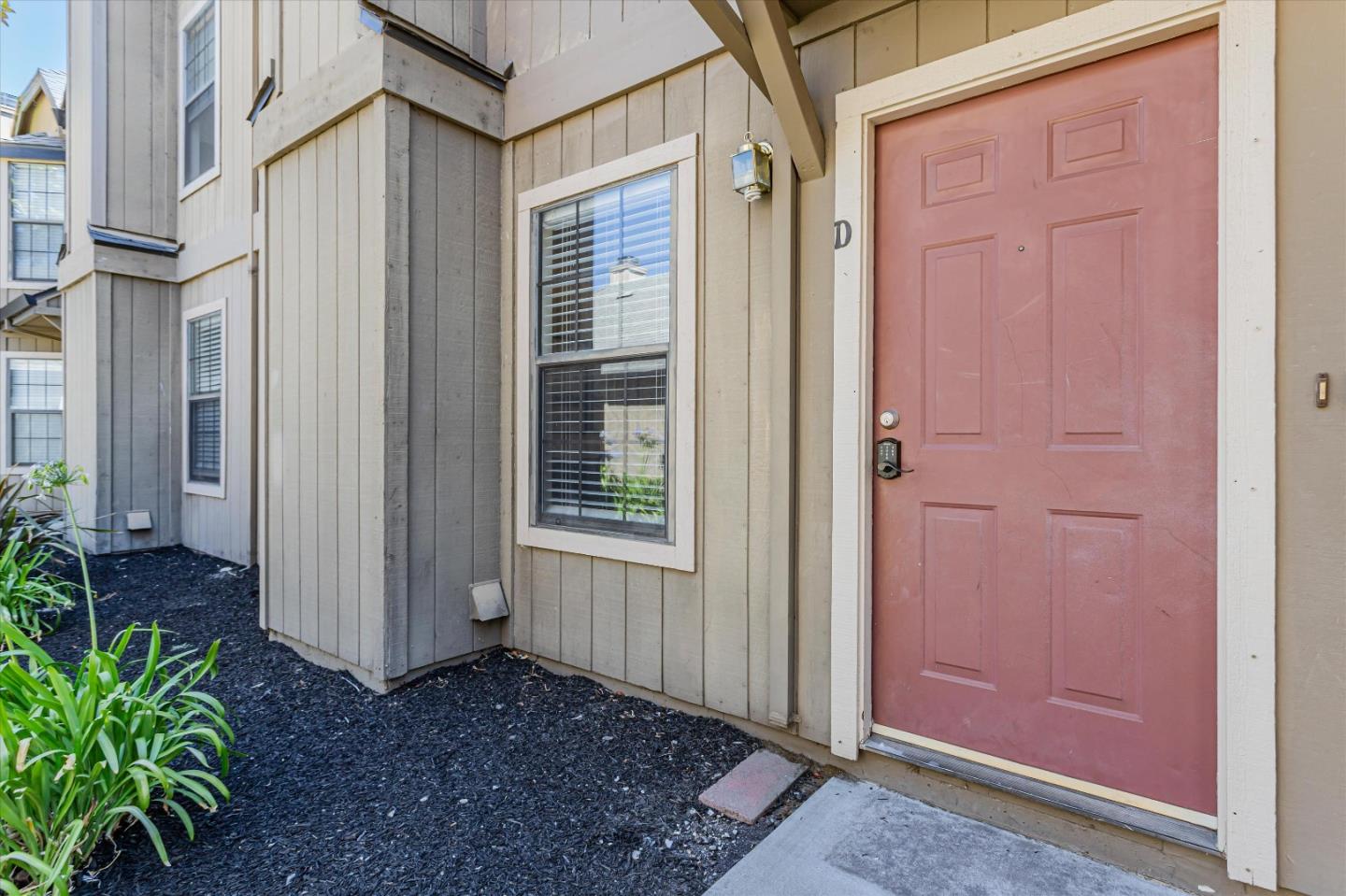 Detail Gallery Image 1 of 1 For 241 #D Gibson #D48,  Hollister,  CA 95023 - 3 Beds | 1/1 Baths