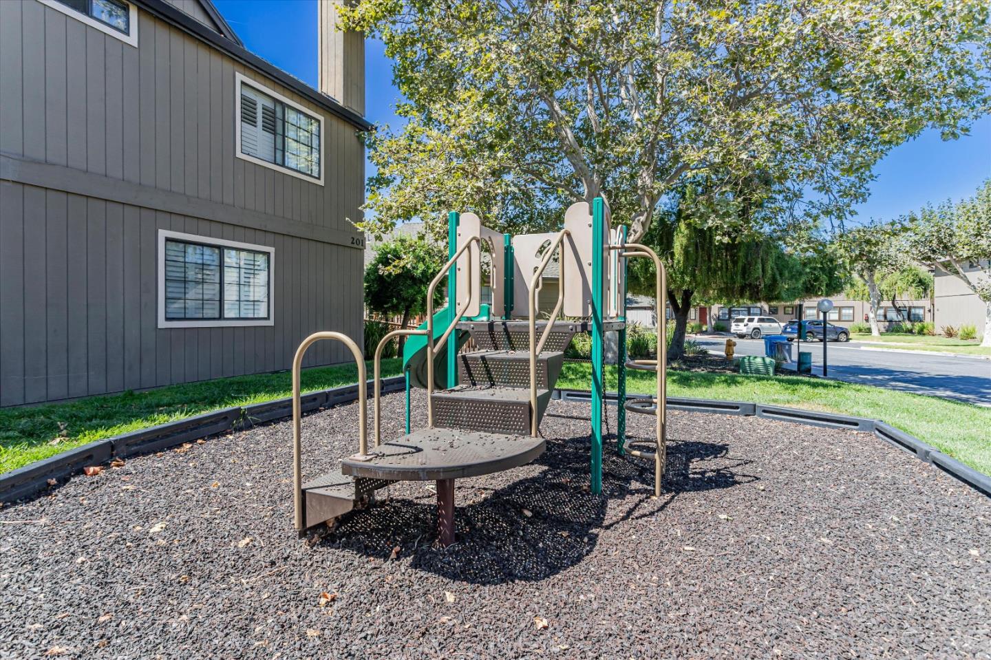 Detail Gallery Image 27 of 32 For 241 #D Gibson #D48,  Hollister,  CA 95023 - 3 Beds | 1/1 Baths