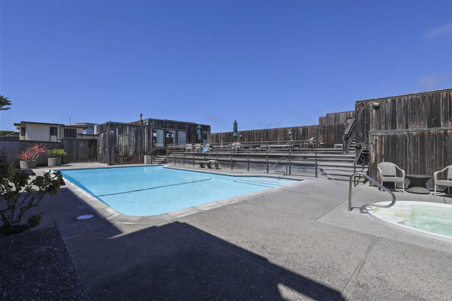 Detail Gallery Image 10 of 15 For 125 Surf Way #310,  Monterey,  CA 93940 - 1 Beds | 1 Baths