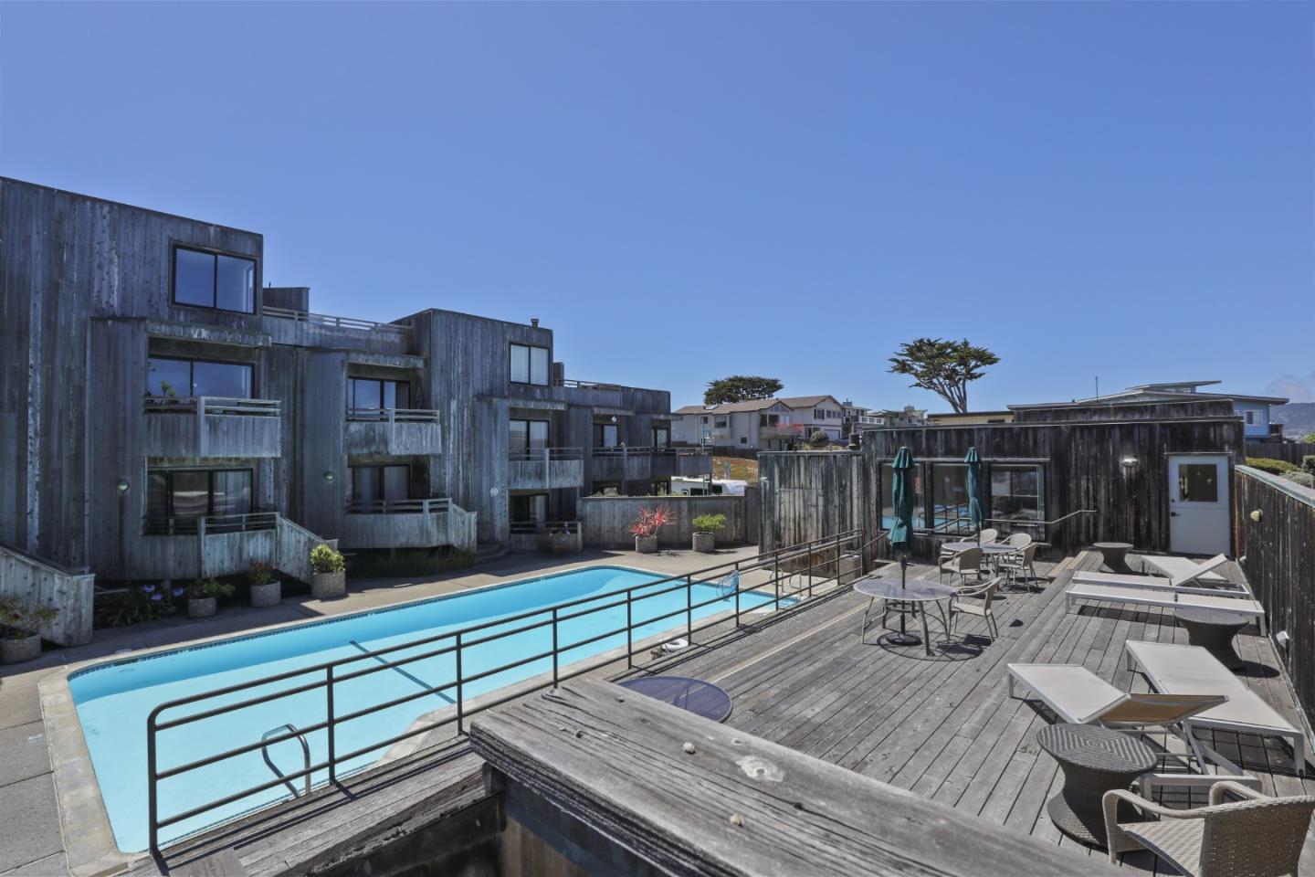 Detail Gallery Image 11 of 15 For 125 Surf Way #310,  Monterey,  CA 93940 - 1 Beds | 1 Baths