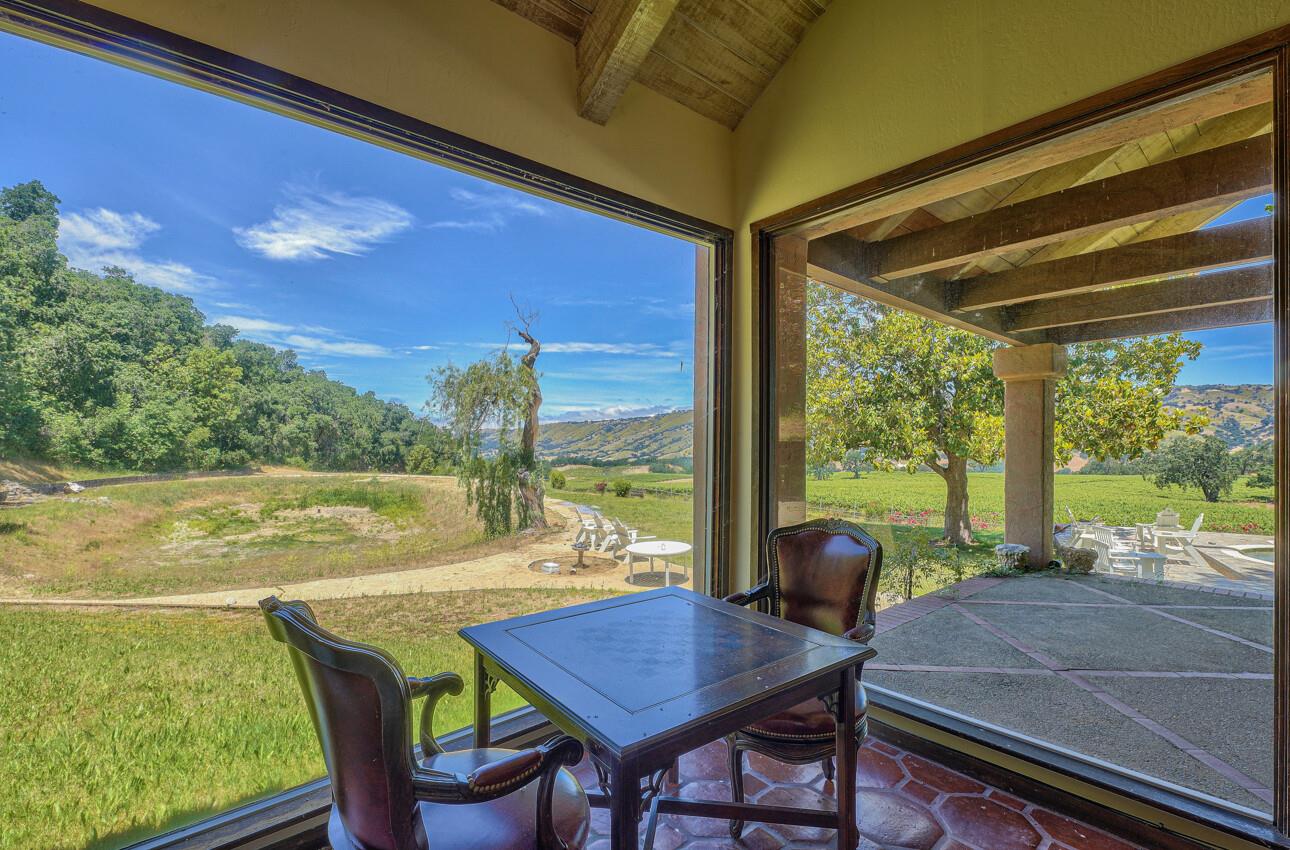 Detail Gallery Image 11 of 64 For 18820 Cachagua Rd, Carmel Valley,  CA 93924 - 7 Beds | 6/1 Baths