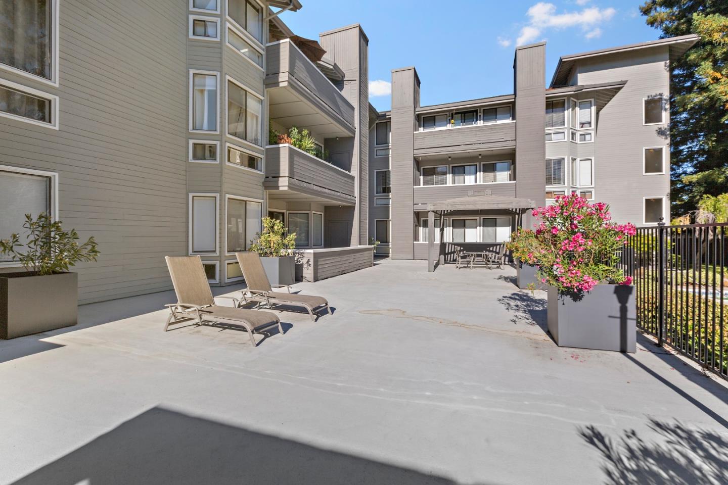 Detail Gallery Image 30 of 35 For 22330 Homestead Rd #313,  Cupertino,  CA 95014 - 2 Beds | 2 Baths