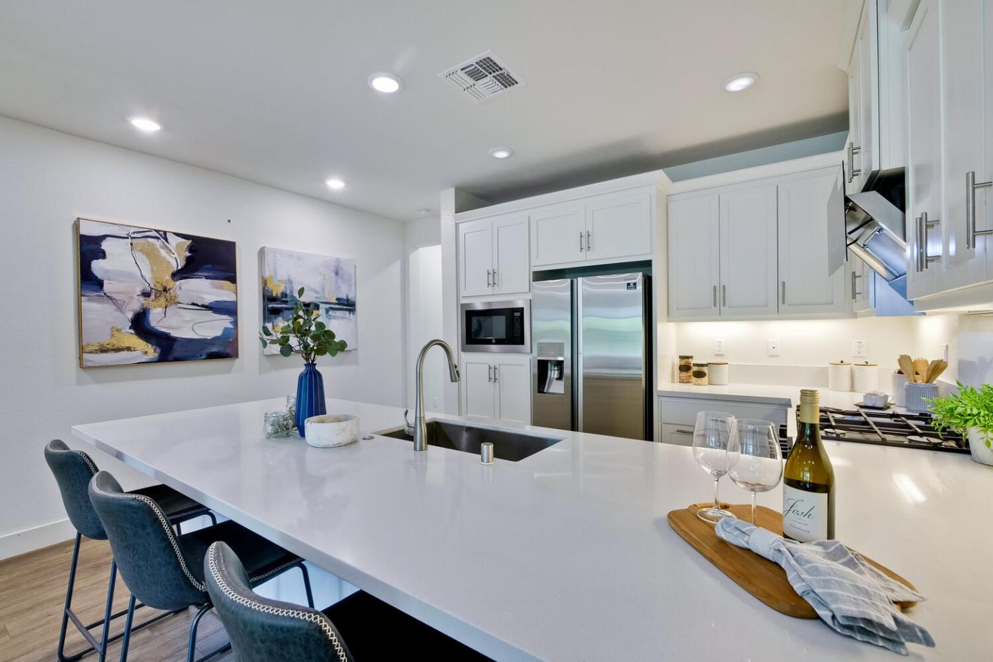 Detail Gallery Image 11 of 48 For 766 Amalfi Loop, Milpitas,  CA 95035 - 3 Beds | 3/1 Baths