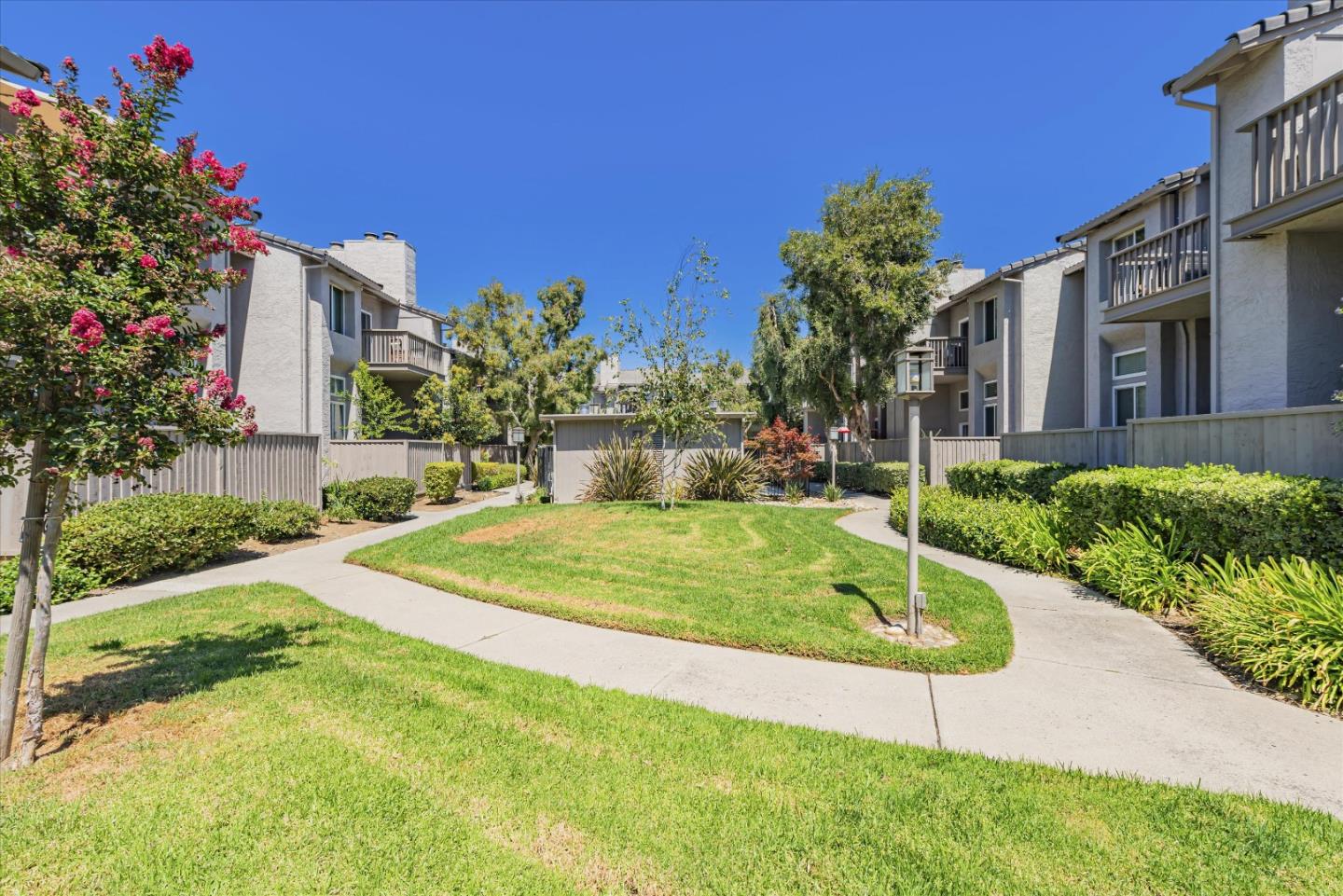 Detail Gallery Image 1 of 24 For 2247 Sun Glory Ln Unit a,  San Jose,  CA 95124 - 2 Beds | 2 Baths