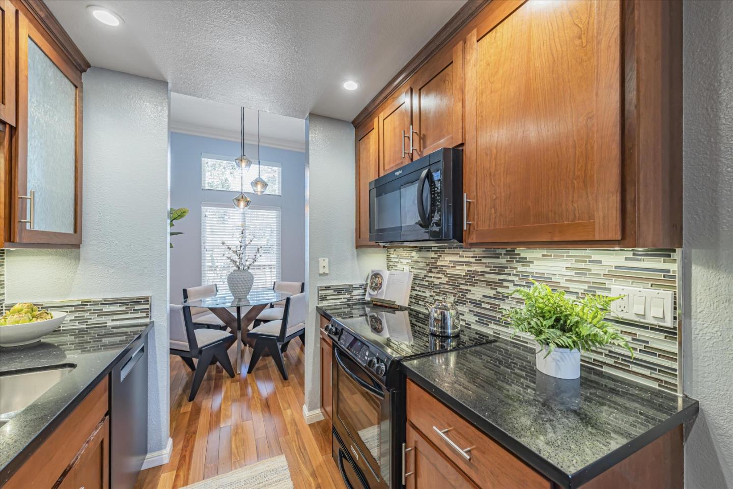 Detail Gallery Image 6 of 24 For 2247 Sun Glory Ln Unit a,  San Jose,  CA 95124 - 2 Beds | 2 Baths