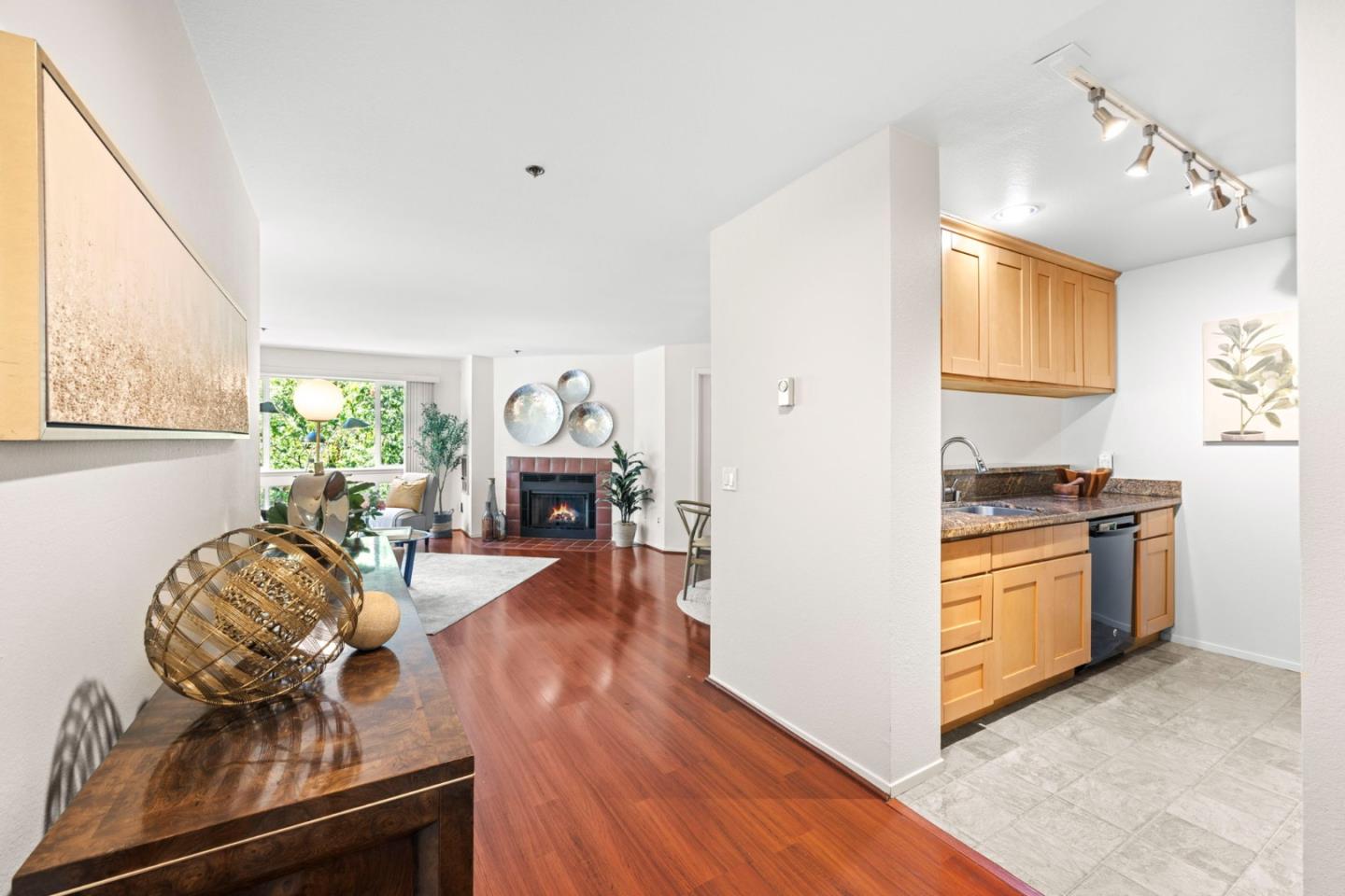 Detail Gallery Image 7 of 47 For 1271 Poplar Ave #210,  Sunnyvale,  CA 94086 - 3 Beds | 2 Baths