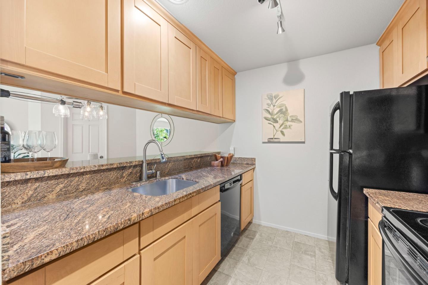 Detail Gallery Image 8 of 47 For 1271 Poplar Ave #210,  Sunnyvale,  CA 94086 - 3 Beds | 2 Baths