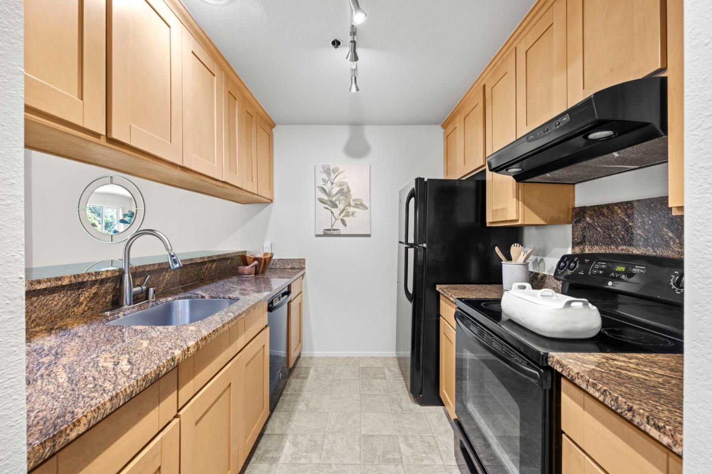 Detail Gallery Image 9 of 47 For 1271 Poplar Ave #210,  Sunnyvale,  CA 94086 - 3 Beds | 2 Baths