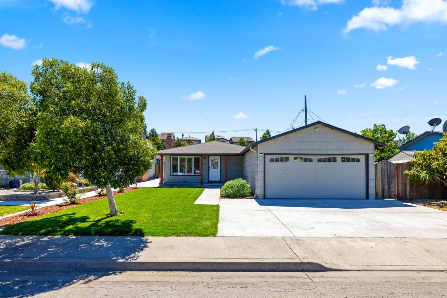 Detail Gallery Image 1 of 35 For 304 Sylvia Ave, Milpitas,  CA 95035 - 4 Beds | 2 Baths