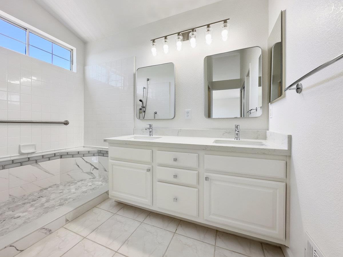 Detail Gallery Image 18 of 53 For 332 Mindanao Dr, Redwood Shores,  CA 94065 - 3 Beds | 2/1 Baths