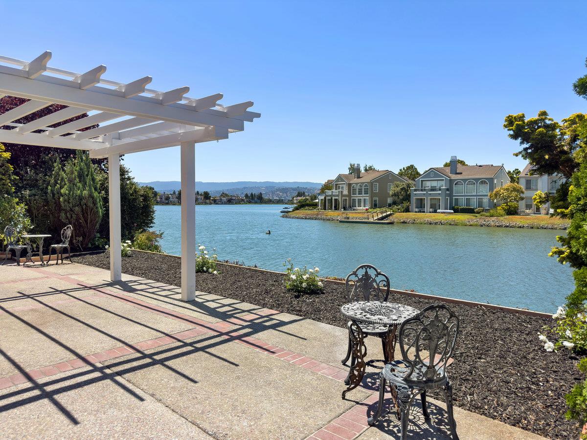 Detail Gallery Image 26 of 53 For 332 Mindanao Dr, Redwood Shores,  CA 94065 - 3 Beds | 2/1 Baths