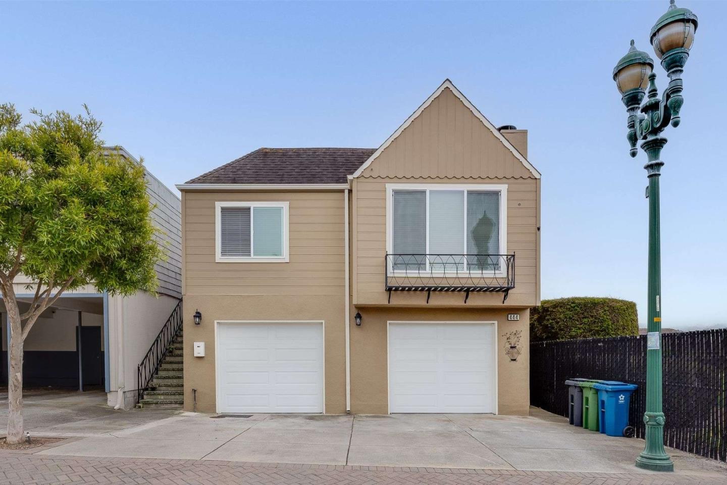 Detail Gallery Image 1 of 37 For 444 E St, Colma,  CA 94014 - 5 Beds | 2/1 Baths