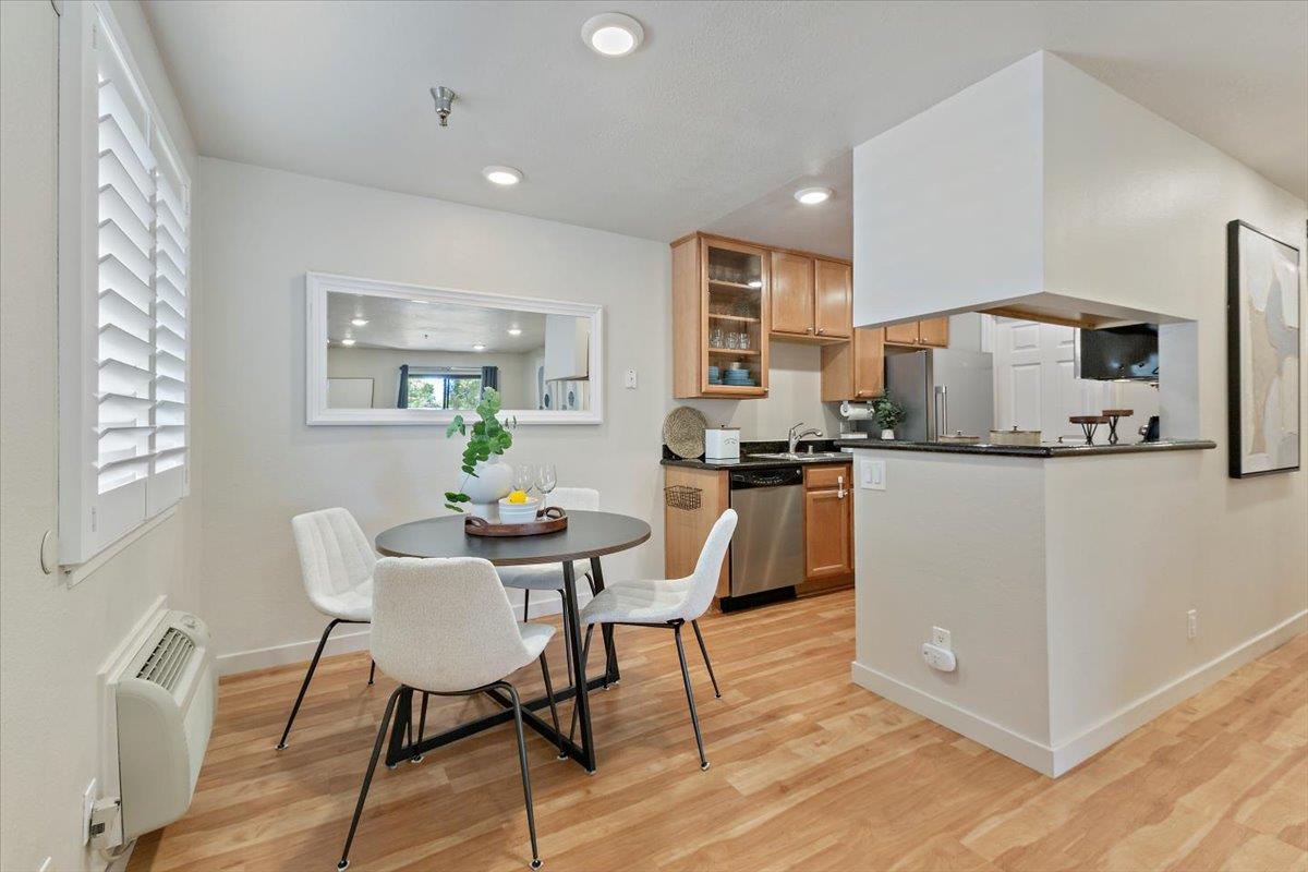 Detail Gallery Image 10 of 30 For 880 E Fremont Ave #412,  Sunnyvale,  CA 94087 - 2 Beds | 1 Baths