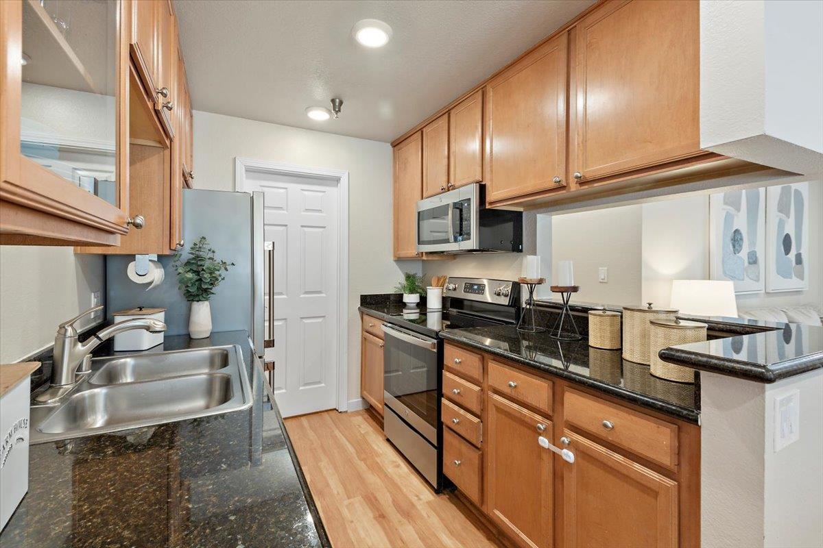 Detail Gallery Image 12 of 30 For 880 E Fremont Ave #412,  Sunnyvale,  CA 94087 - 2 Beds | 1 Baths