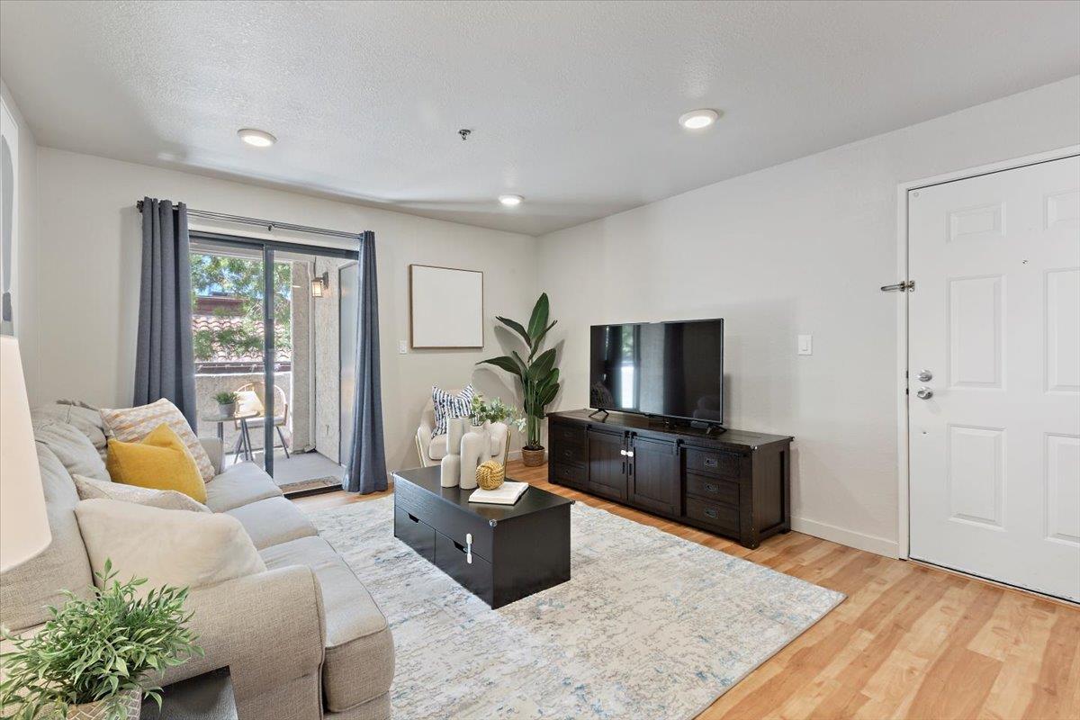 Detail Gallery Image 4 of 30 For 880 E Fremont Ave #412,  Sunnyvale,  CA 94087 - 2 Beds | 1 Baths