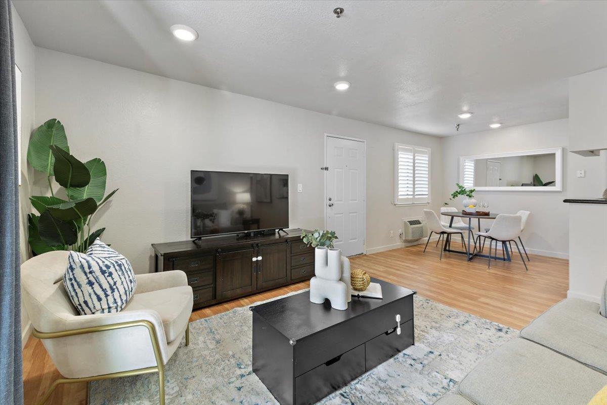 Detail Gallery Image 6 of 30 For 880 E Fremont Ave #412,  Sunnyvale,  CA 94087 - 2 Beds | 1 Baths