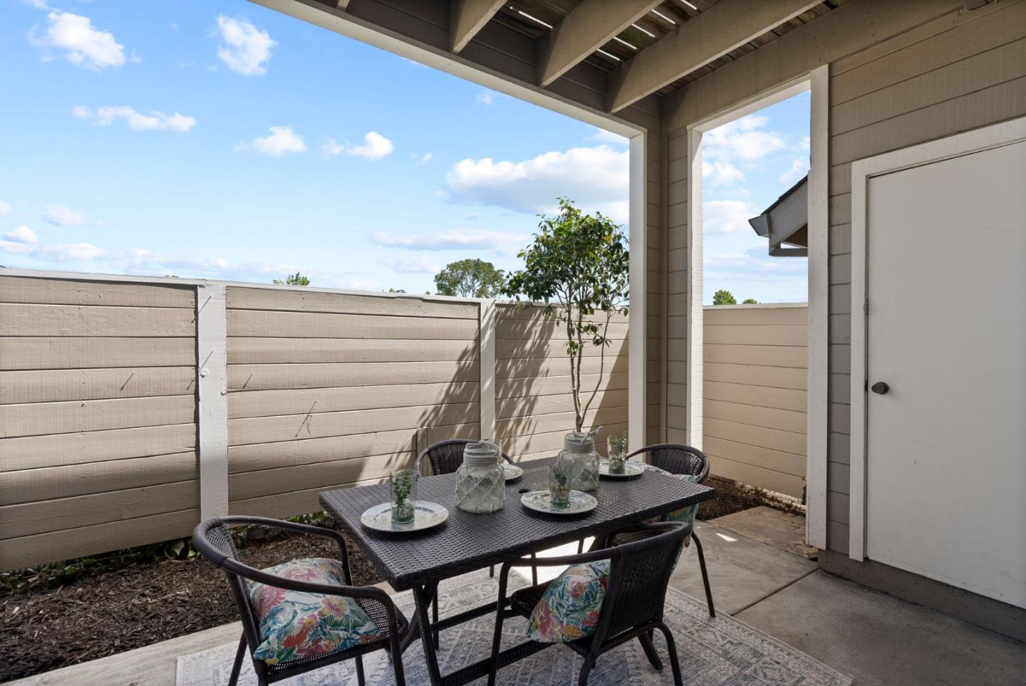 Detail Gallery Image 11 of 48 For 320 Treasure Island Dr, Belmont,  CA 94002 - 3 Beds | 2/1 Baths