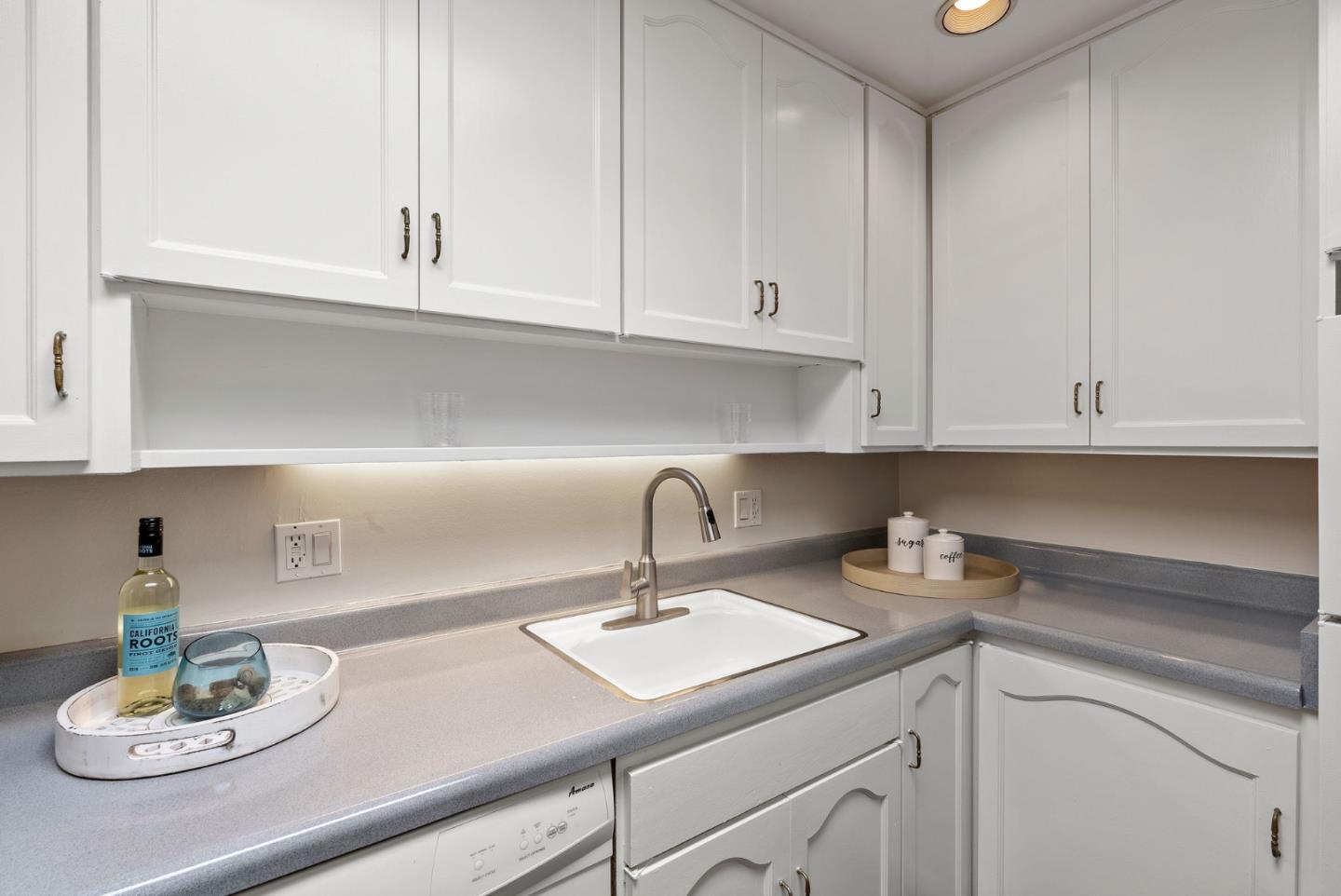 Detail Gallery Image 9 of 23 For 820 N Delaware St #410,  San Mateo,  CA 94401 - 2 Beds | 1 Baths