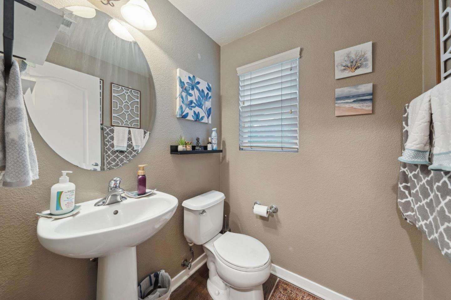 Detail Gallery Image 8 of 22 For 22868 Evanswood Rd, Hayward,  CA 94541 - 2 Beds | 2/1 Baths