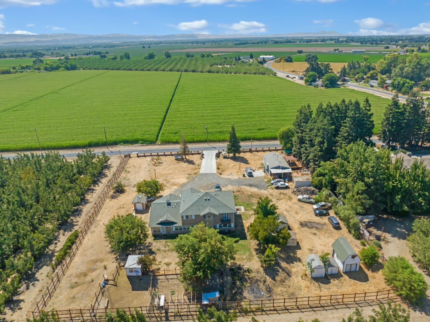 Detail Gallery Image 4 of 105 For 30200 Garden Rd, Manteca,  CA 95337 - 4 Beds | 4/1 Baths